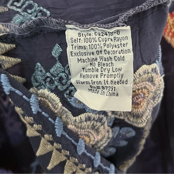 Johnny Was Flawed Gem Kalea Tunic Floral Navy Size Medium Top - Picture 9 of 10